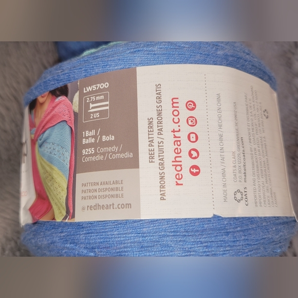 RedHeart - It's a wrap - Picture 2 of 5